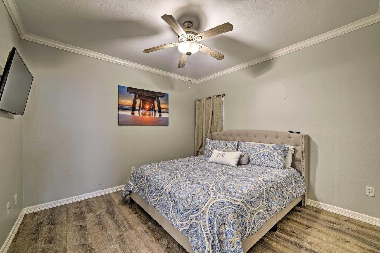 Modern Island Condo With Pool Steps To The Beach! サウス・パドリー・アイランド エクステリア 写真